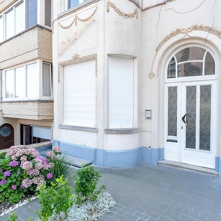 アパート Centrally Located Les Anemones By Interhome